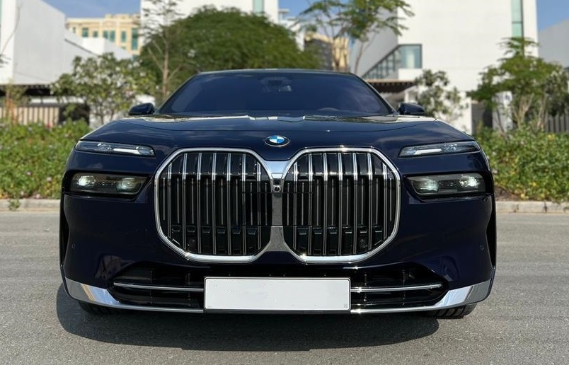 BMW 740i